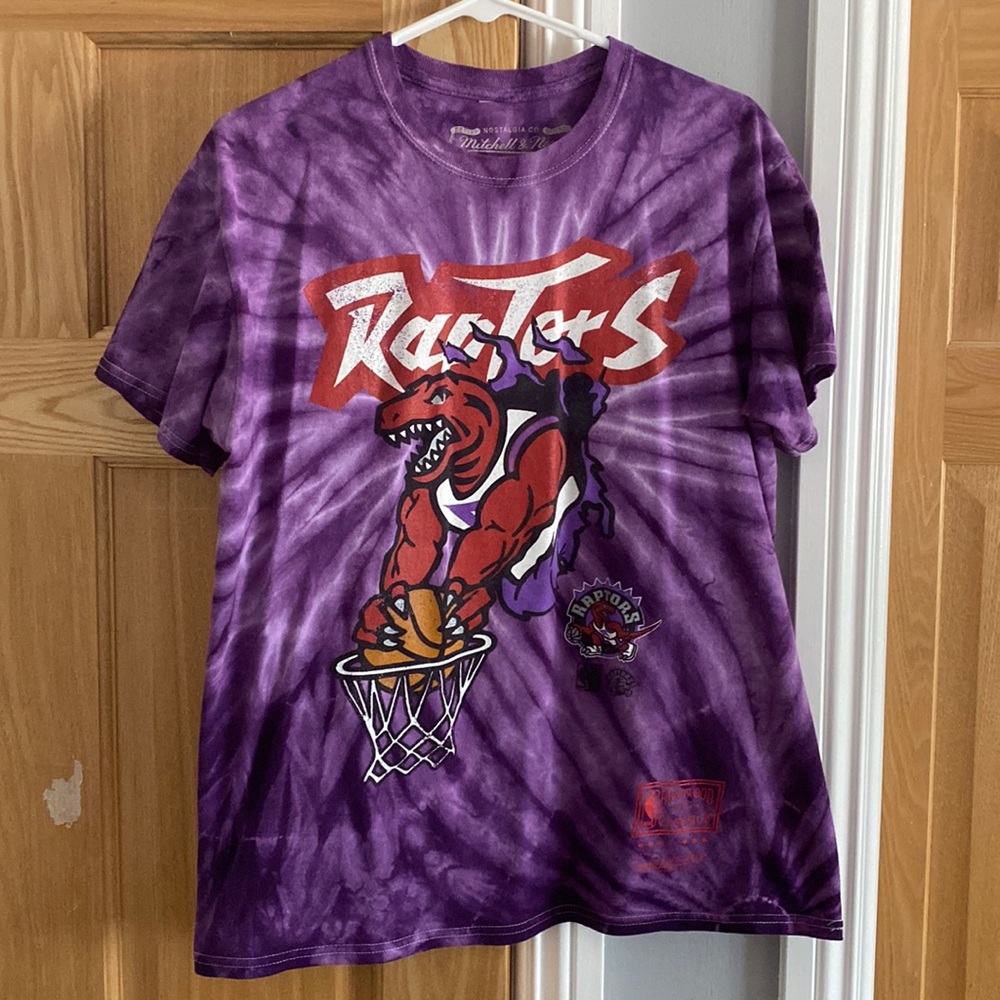 Raptors basketball tee